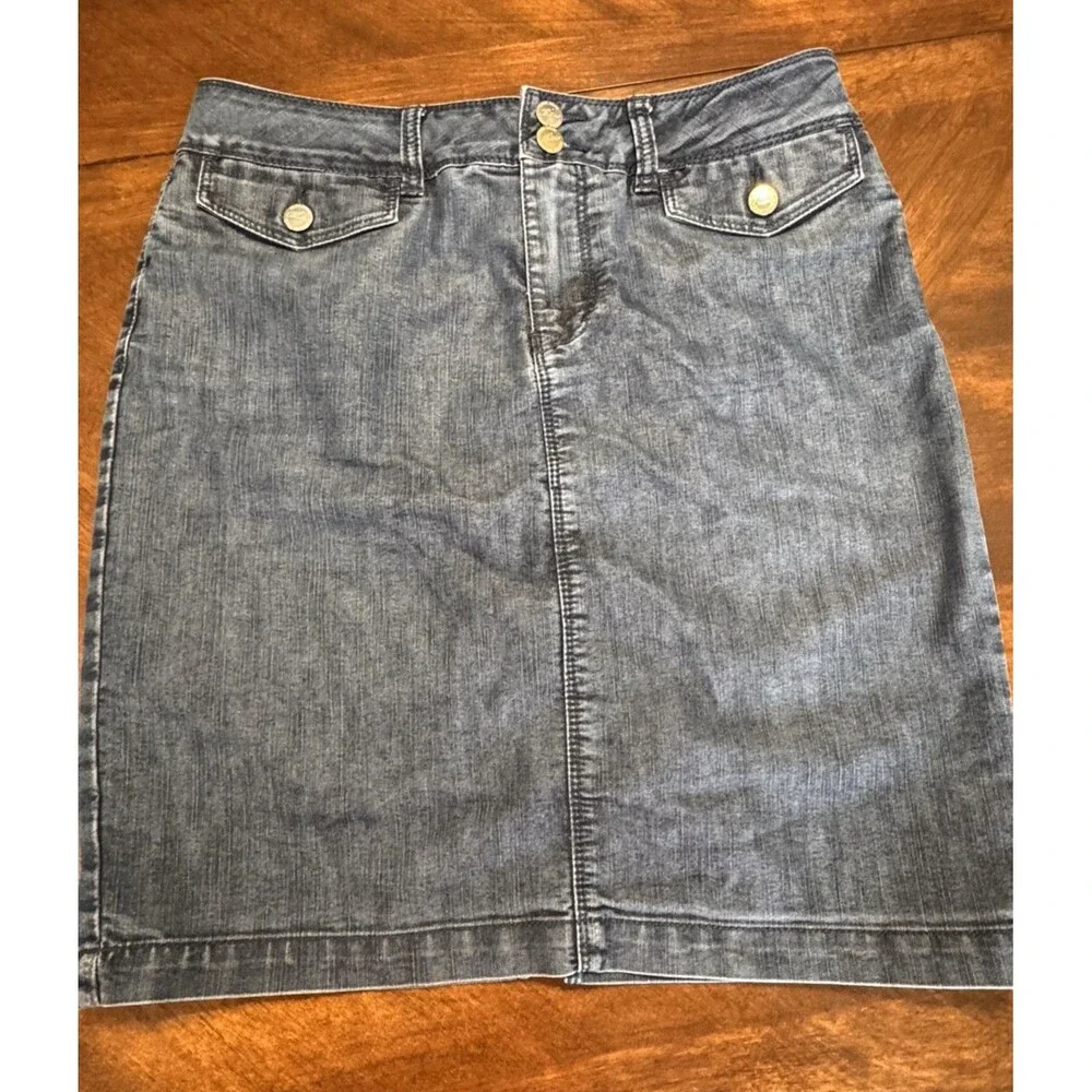 White House Black Market Blanc Blue Jean Skirt Size 6